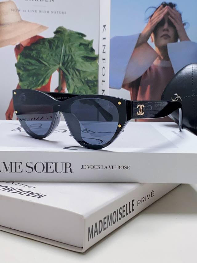chanel Chanel 24Ss New Oval Shape Temperament Double C Letter Design On Both