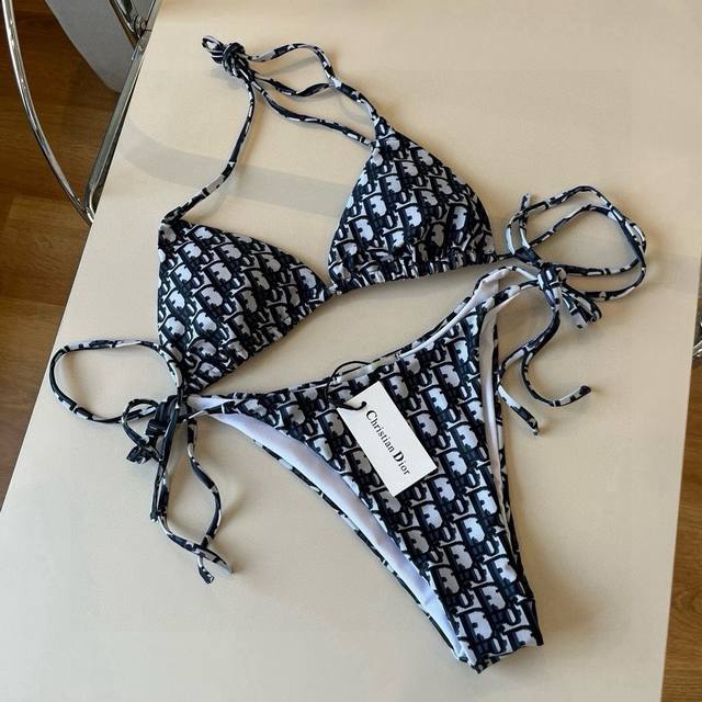 dior's New Two-Piece Swimsuit Is Suitable For A Variety Of Scenarios. It Can