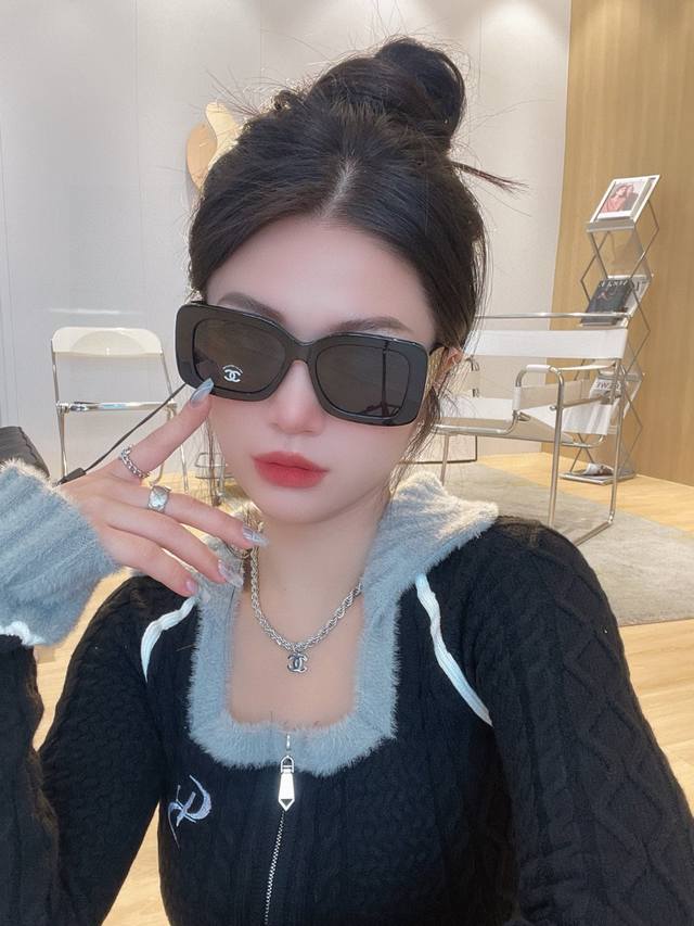 chanel New Chanel Sunglasses Classic Black And White Color Matching Temples C