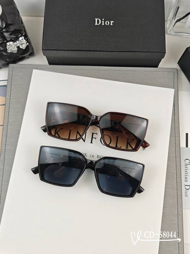 French Dior-Dior . Polaroid Resin Polarized Lens . Tr90 Frame Is Light And Comfo
