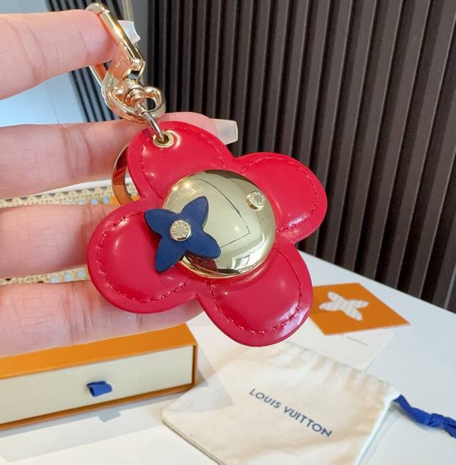 lv Keychain Sunflower Pendant Series Three-Dimensional Flower Bag Ornaments R