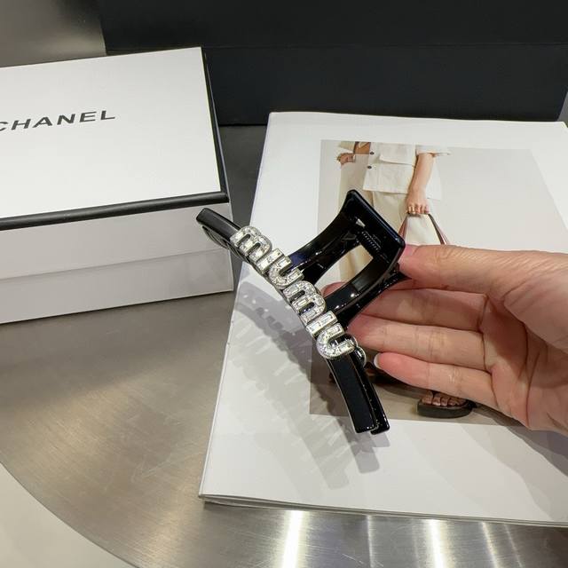 With Packaging Box Miumiu New Letter Clip Is Simple, Elegant, Practical And Vers