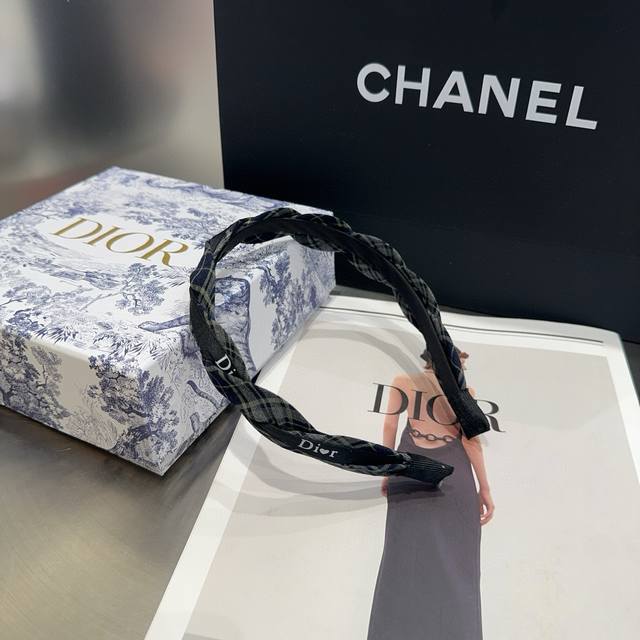 With Packaging Box Dior Dior's New Small Checkered Headband Is Simple, Practical