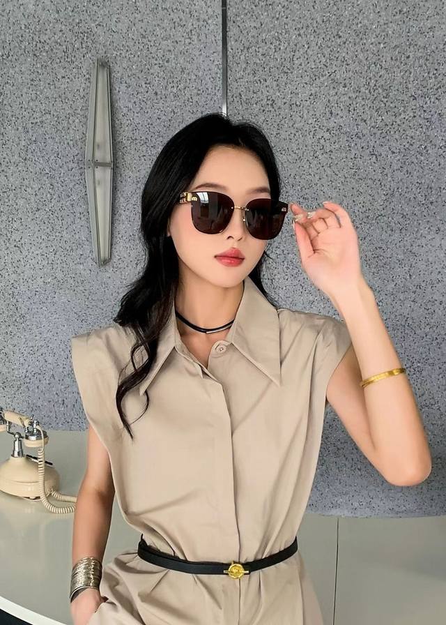 miu Mi* Model: Mu61Zs Size 61 Ports 16-145