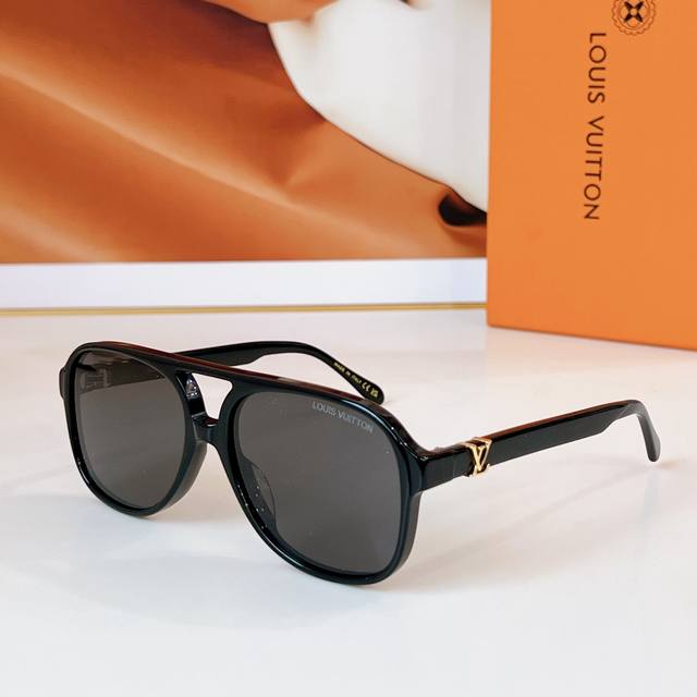 louis Vuitto* Mod Z2866U Size 59 Ports 17 145