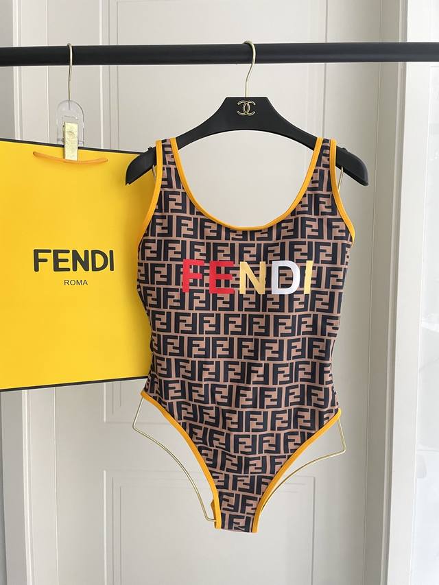 dior's New One-Piece Swimsuit Is Suitable For A Variety Of Scenarios. It Can