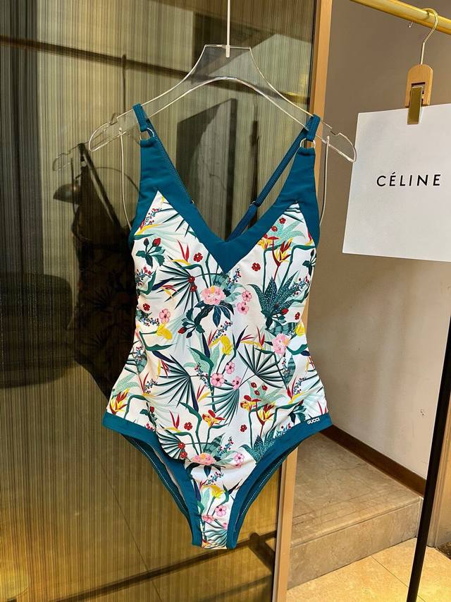 Special P Gucci's New One-Piece Swimsuit Is Suitable For A Variety Of Scenarios.