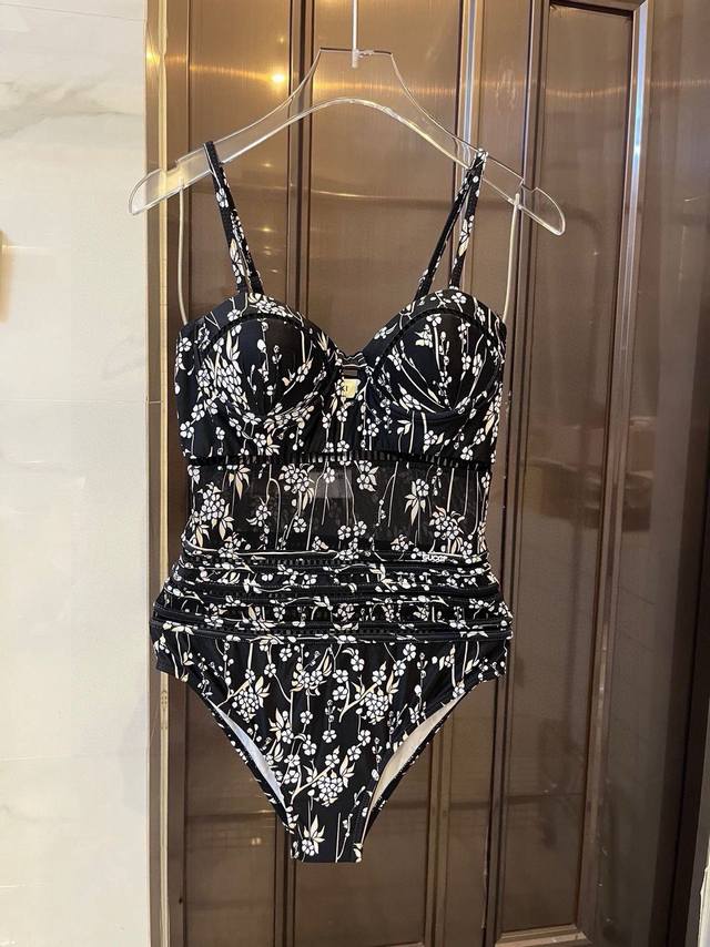 Special P Gucci One-Piece Swimsuit Suitable For A Variety Of Scenes. It Can Be W