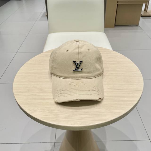 lv Louis Vuitton Distressed Hole Solid Color Baseball Cap For Women Summer Ve
