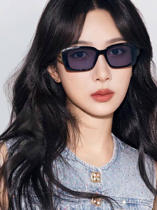 miumiu Miu Miu 2025 New Style Sunglasses Square Fashion Sunglasses Personalit