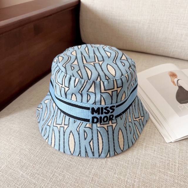dior Dior's New Original Bucket Hat Is Exquisite And Pure, Very Stylish, Very