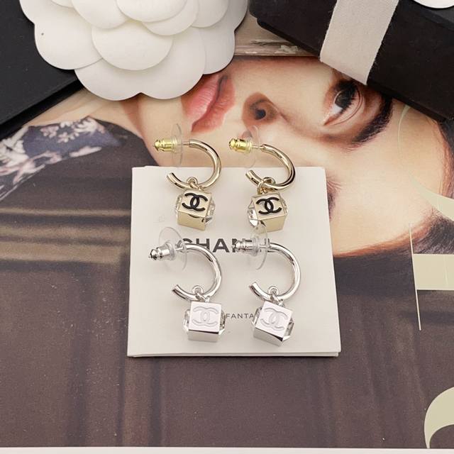 High Quality Details As Shown In The Picture Small Square Ear Hooks Zp5100 Now I