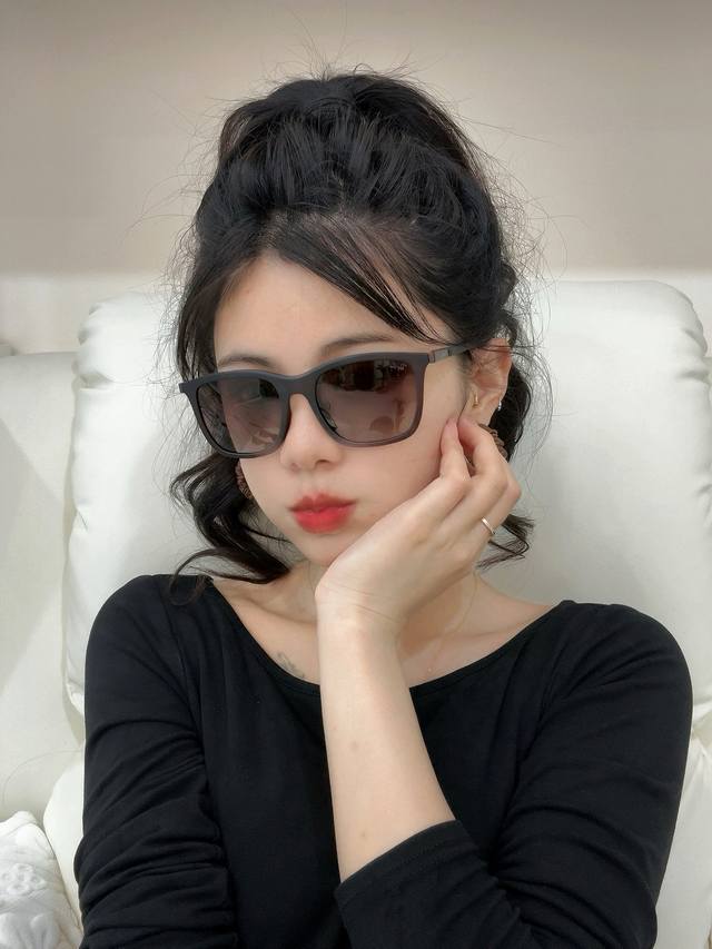 Official Synchronization Brand: Ray-Ban Classic Men's And Women's Glass Sunglass