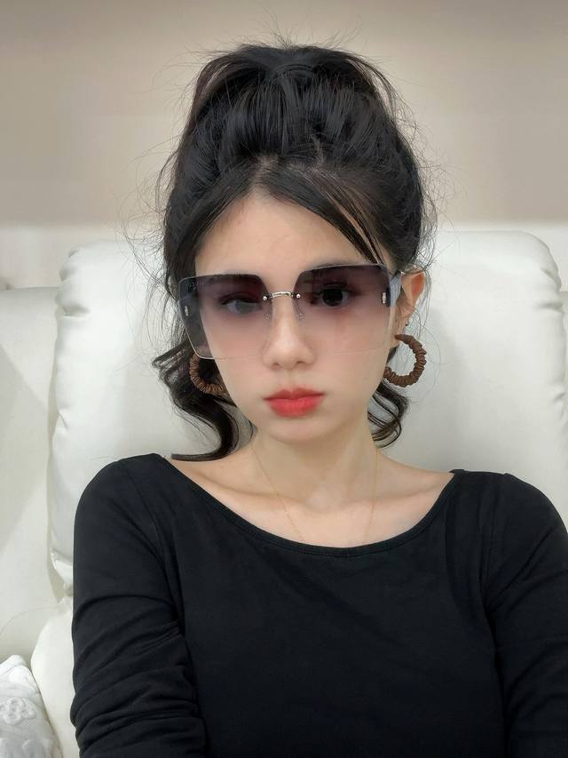 gucci 2025 Spring New Trend Hot Style Fashion Square Frame Sunglasses High Qu