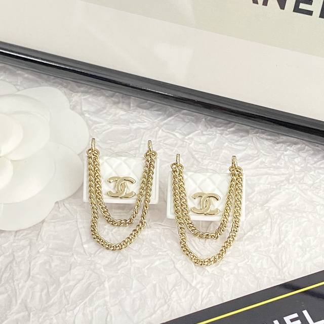 Chanel Earrings Are Hot-Selling And Are On Sale. Zp Chan 23 Black And White Acry