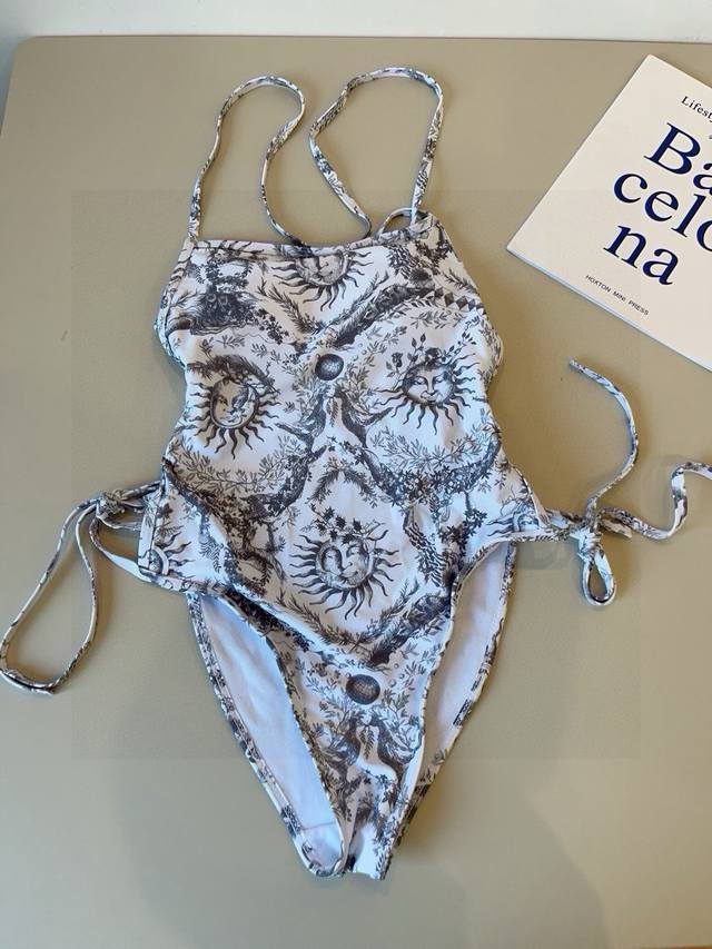 dior One-Piece Swimsuit Is Highly Recommended. The Pattern Is Very Popular An