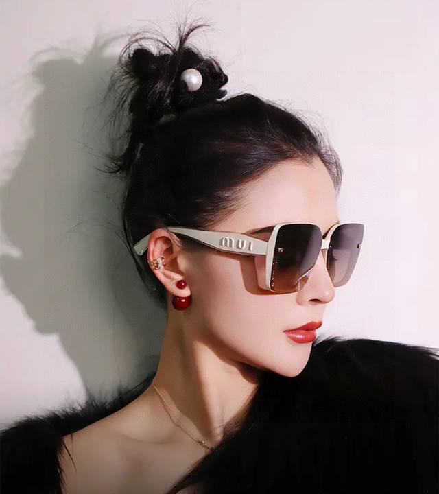 miumiu Miu Miu 2025 Shining New Style Dazzling Stage Sunglasses Trendy Produc