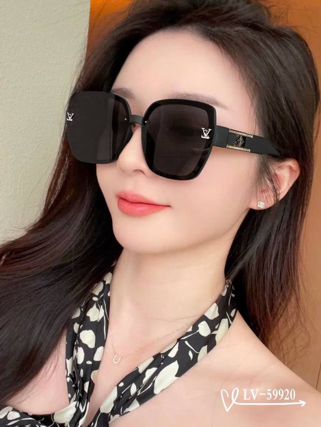 Louis Vuitton-Lv . Polaroid Resin Lens . Tr Frame Is Light And Comfortable To We