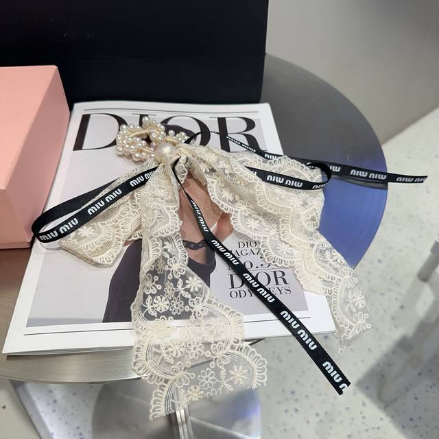 With Packaging Box Miumiu New Letter Pearl Hairband Is Simple, Elegant, Practica