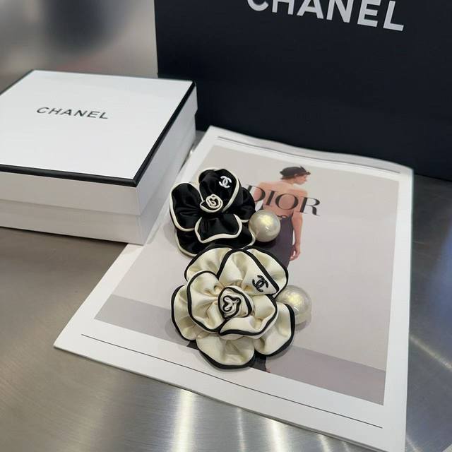 With Packaging Box Chanel Chanel's Latest Small Camellia Spring Clip Fashion Tre