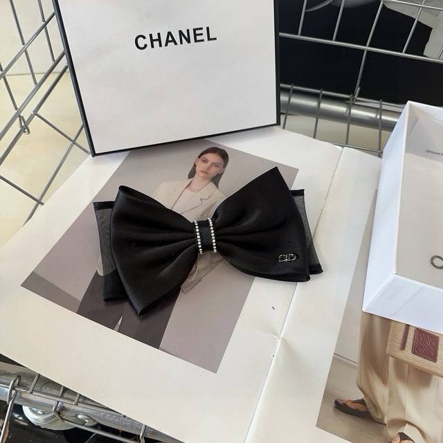 With Packaging Box Dior Dior's New D Spring Clip Is Fashionable And Versatile, S