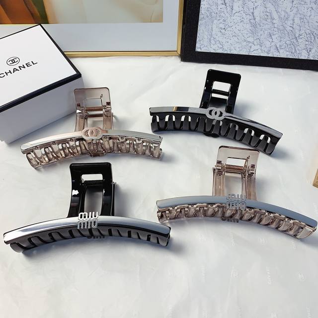 chanel Xiaoxiang Miumiu Miu Miu Titanium Steel Logo Clip Temperament Versatil