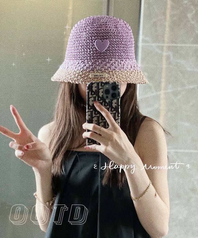 Comes With A Dust Bag. Celine's 2025 New Holiday Rainbow Sweet Cool Style Bucket