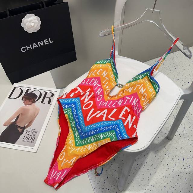 Valentino Swimsuit Is Slim And Good Looking. It Is Very Fashionable. Sml