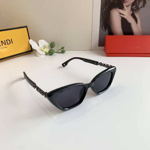 fendi Fendi's New Cat-Eye Frame Sunglasses Are Good-Looking No Matter How You