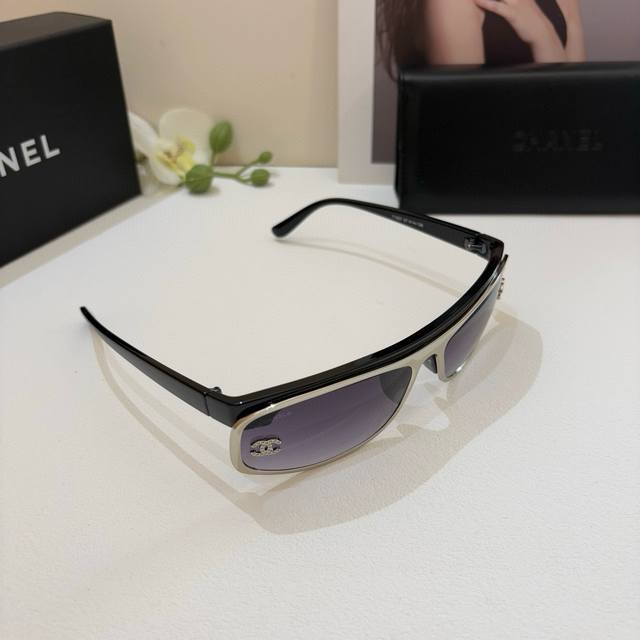 chanel Chanel 2025 Popular Online Model With Diamond Curved Mirror Large Fram
