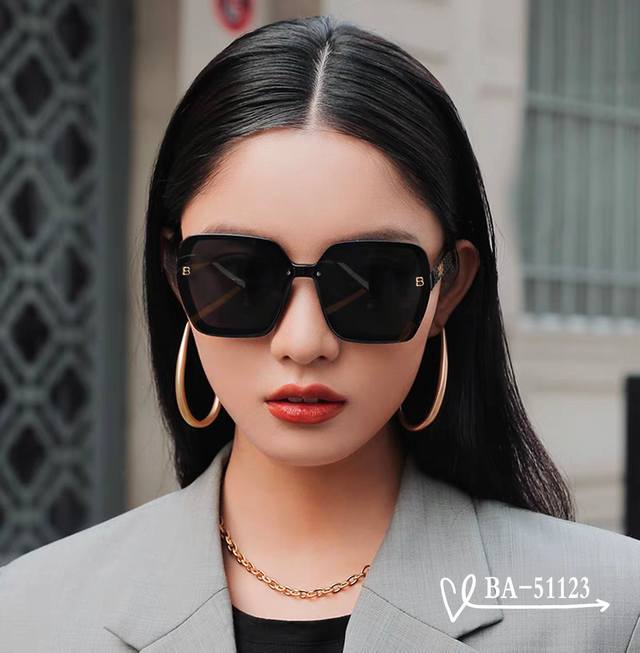 Balenciaga . Polaroid Resin Lens . Tr Frame Is Light And Comfortable To Wear . S