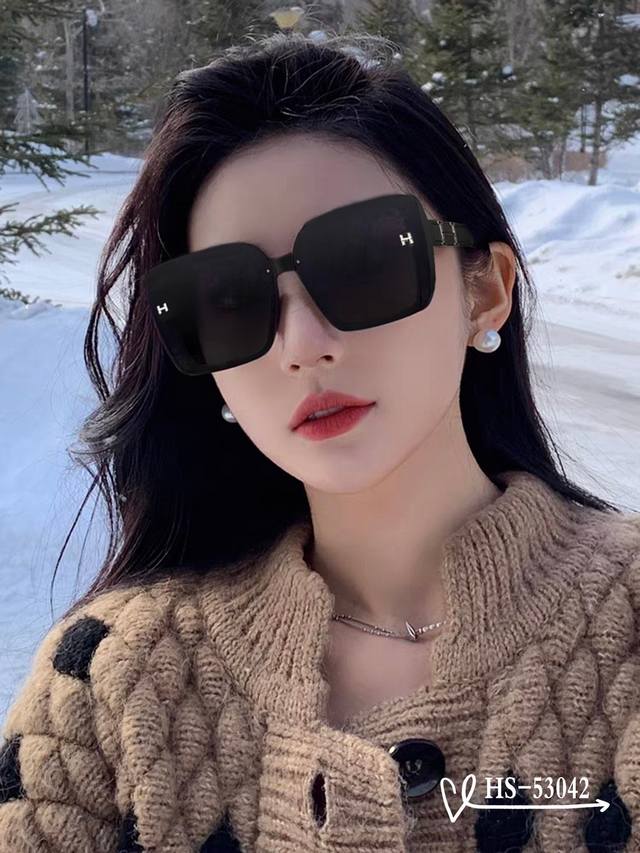Hermes . Polaroid Resin Polarized Lens . Tr90 Frame Is Light And Comfortable To