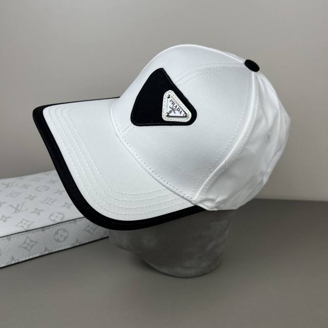 Prada Classic Triangle Logo Baseball Cap Universal Must-Have Item That Looks Goo