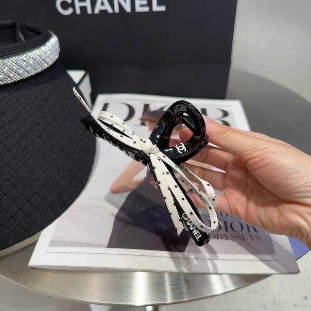 With Packaging Box Chanel Chanel's Latest Small Chanel Clip Small Polka Dot Bow