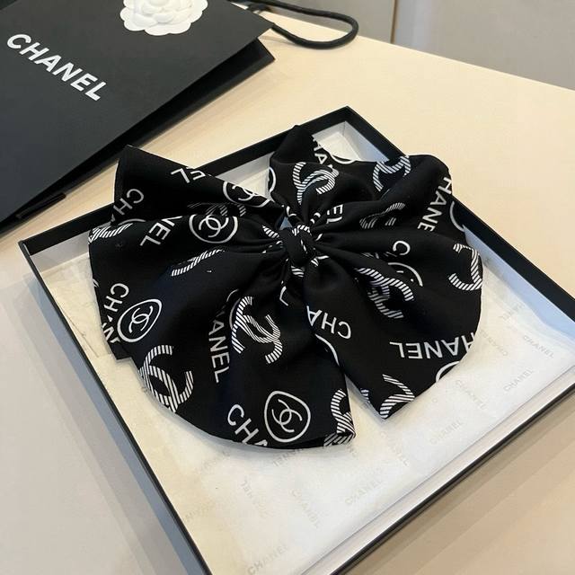 chanel Chanel Bow Top Clip