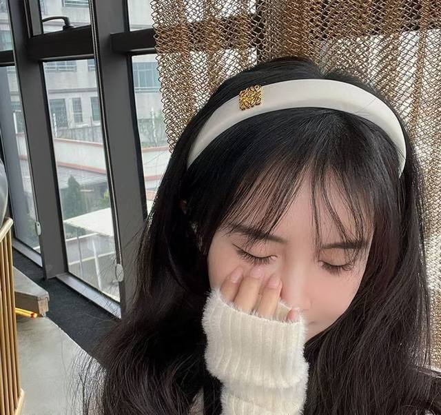 With Packaging Loewe's Hot New Sponge Headband Special Fabric Headband Cutting-E
