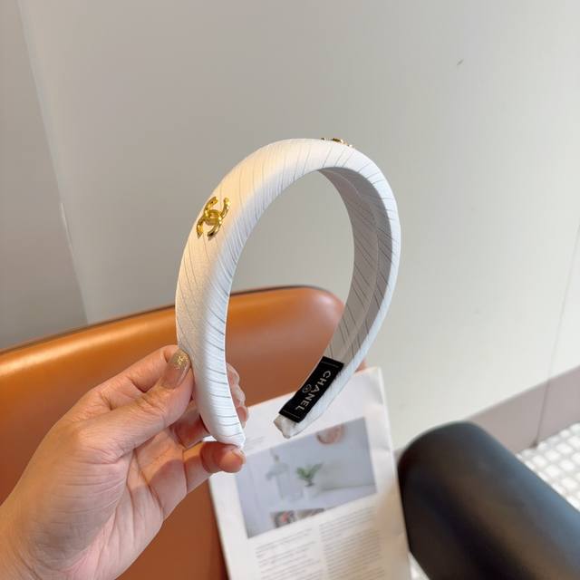 With Packaging Chanel Chanel's New Exquisite Letter Headband Retro Internet Cele