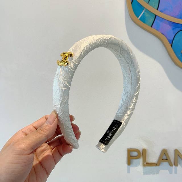 With Packaging Chanel Chanel's Latest Small Headband, A New Product That Shows Y