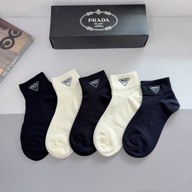 With Packaging 5 Pairs Per Box Prada Prada's New High-End Embroidered Socks, Pop