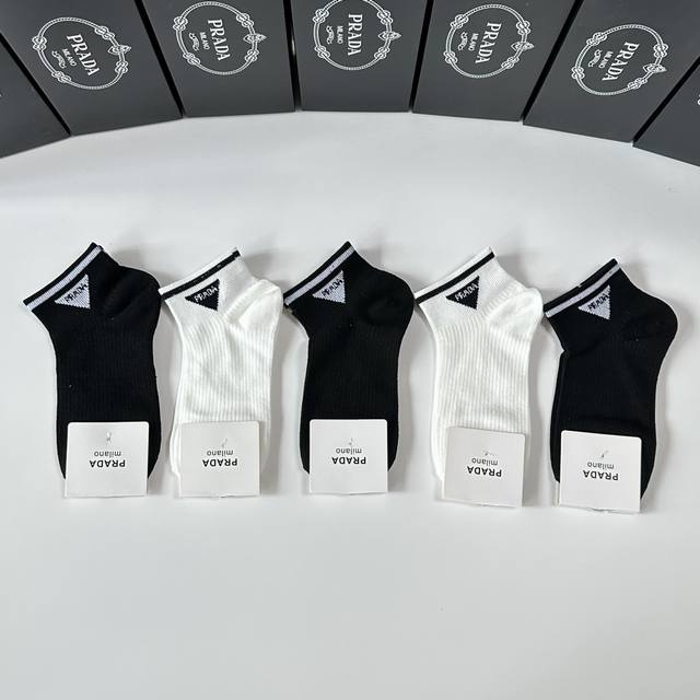 Special Counter Packaging Prada Prada New Short And Medium Tube Socks Pile Socks