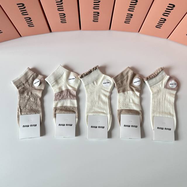 Special Packaging Miumiu Miu Miu New Classic Short Socks, Pile Socks, Five Pairs