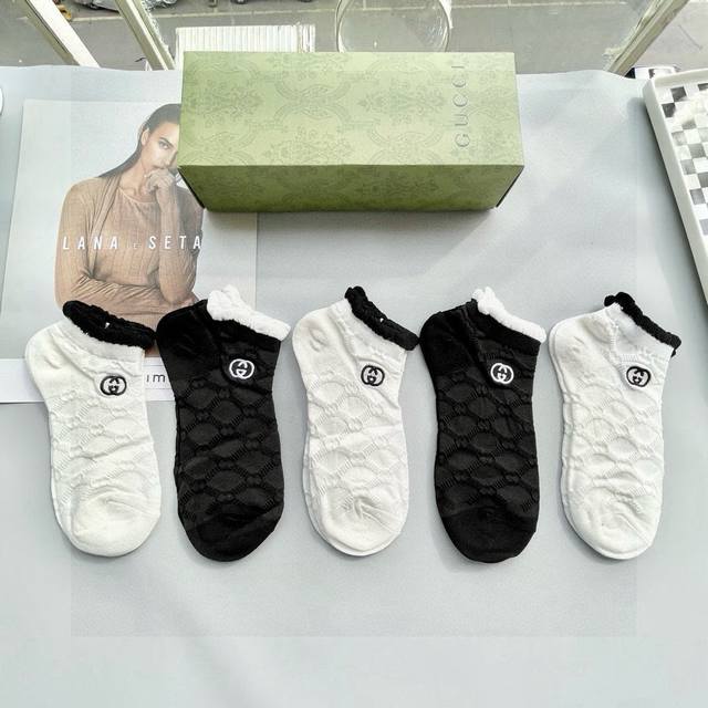 Comes With Packaging. One Box Contains Five Pairs Of Gucci So Beautiful That The
