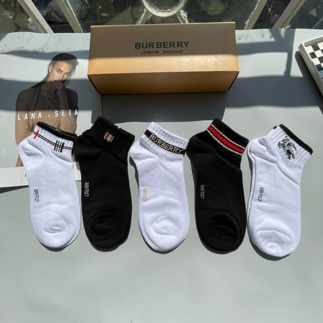 Comes With Packaging, One Box Contains Five Pairs Of Burberry's Latest Bage Boat