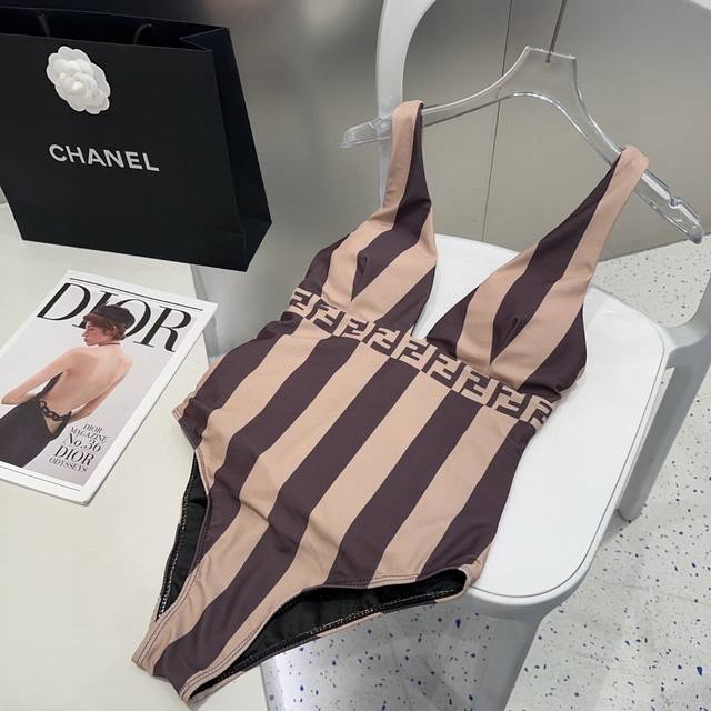 Fendi Swimsuit Is Slim And Good Looking. It Is Very Fashionable. Sml