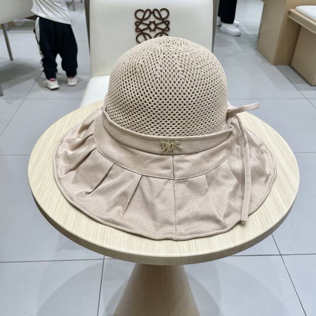 dior Dior's New Original Bucket Hat Is Exquisite And Pure, Very Stylish, Very