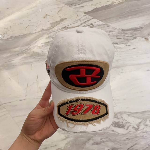 diesel Diesel Baseball Cap Is A Must-Have For Going Out. It Is Easy To Match.