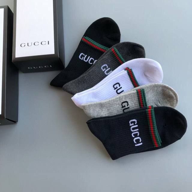 Special Gucci Men's Socks, One Box Of Five Pairs Of Red And Green Stripes With T