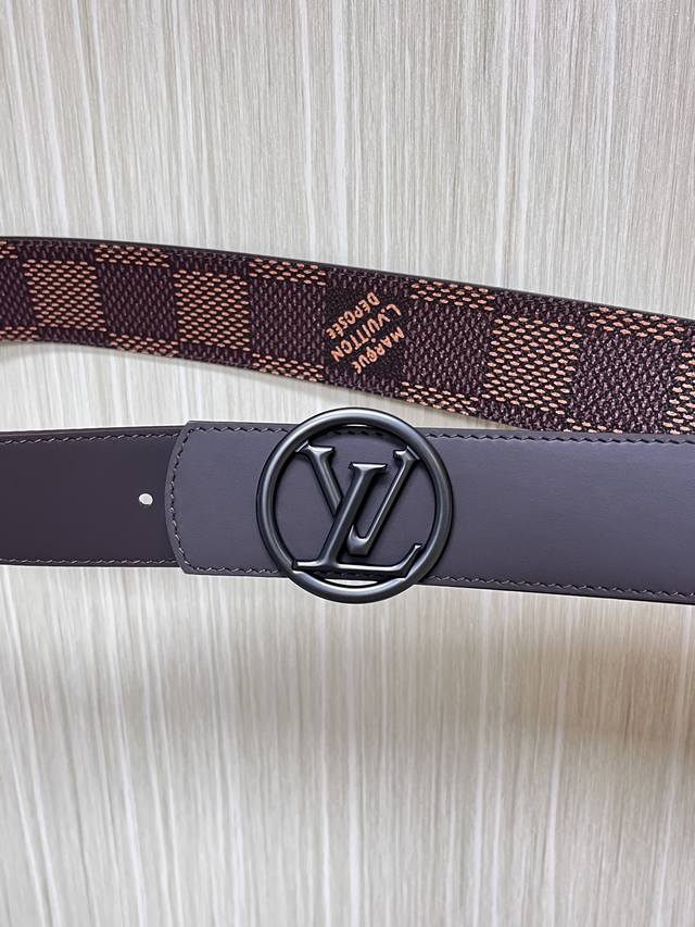4.0 New Style Of The Season, One Side Is Imported Calfskin, The Other Side Is