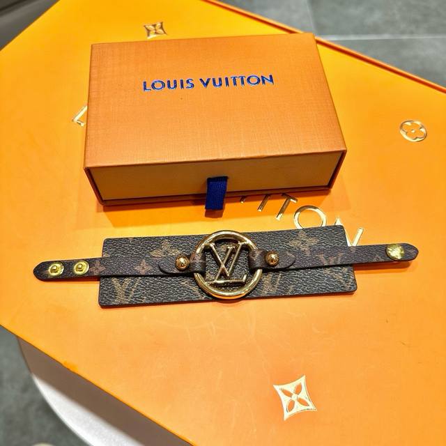 With Pictures Original Packaging Louis Vuitton Official Website M8085E Lv Iconic