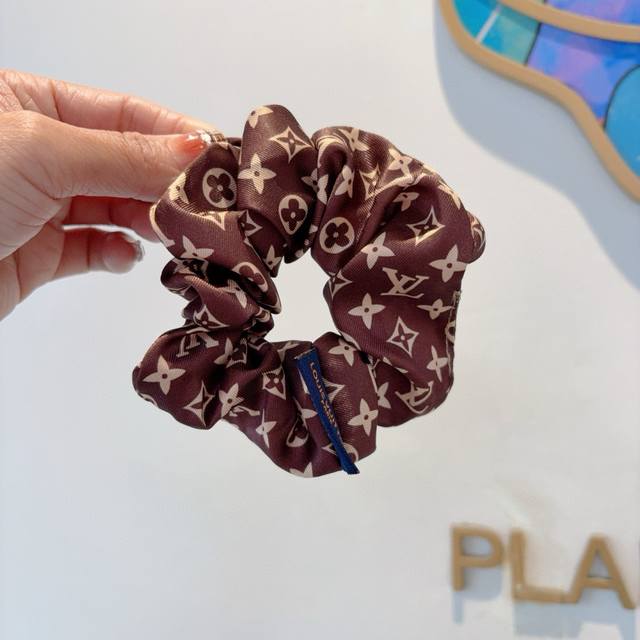 With Packaging Lv Louis Vuitton Popular Silk Hairband Exquisite Intestinal Rubbe